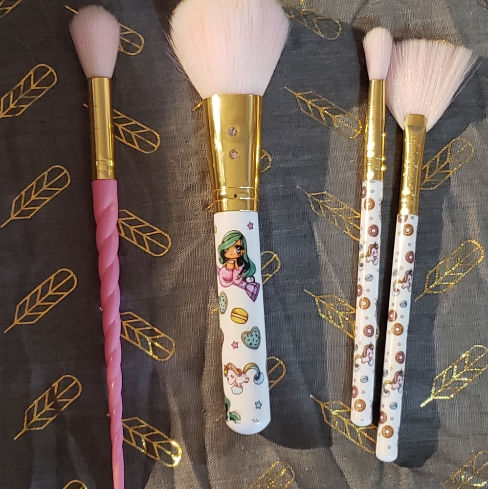 Makeup brushes